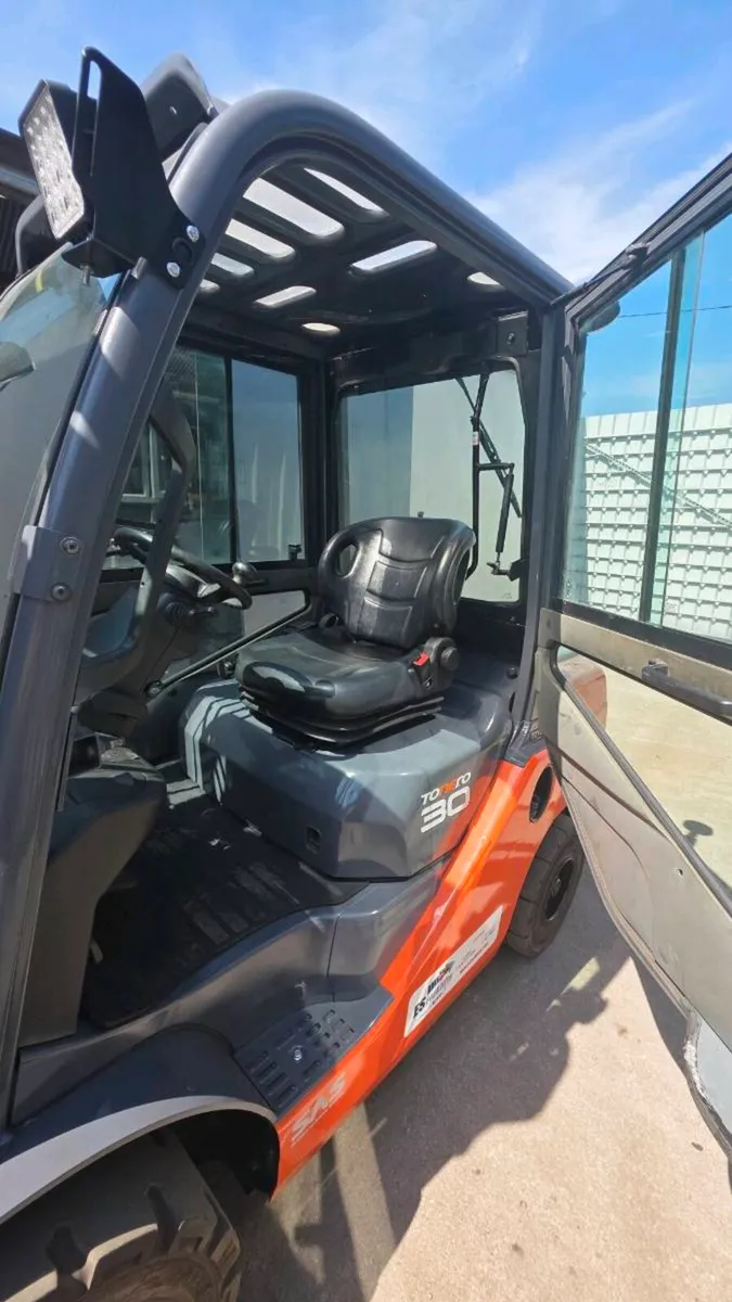 Toyota 3 tonne diesel forklift - Image 4