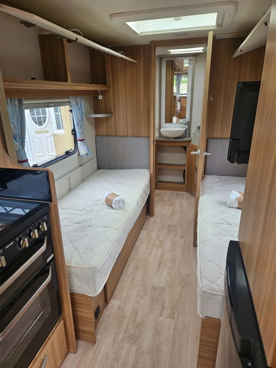 BARGAIN 2010 END BEDROOM CARAVAN WITH AWNING - Image 3