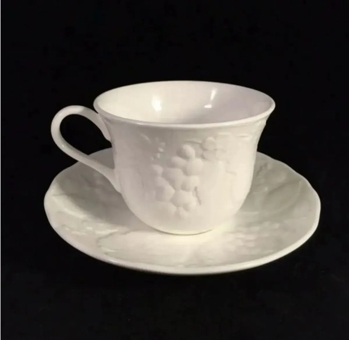5 New Wedgewood Strawberry & Vine Cups & Saucers - Image 3