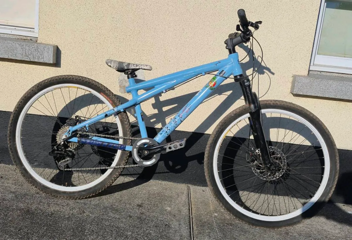 GT Chucker dirt jumper - Image 1