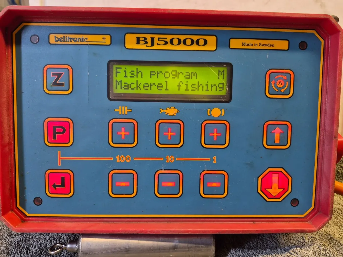 Belitronic jigging machine and mackerel traces. - Image 4
