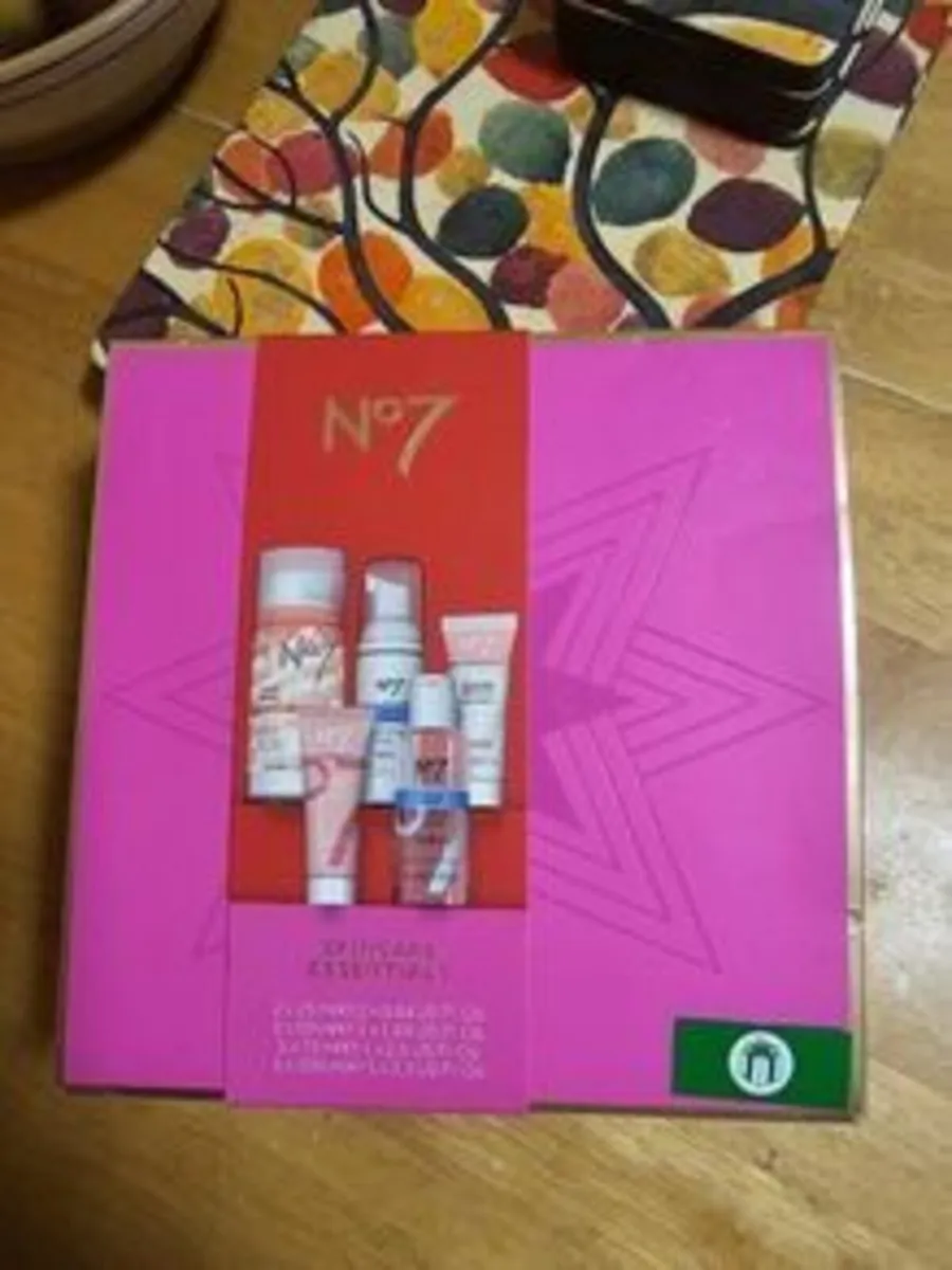 No7 Skincare Essentials Set / 5 Pieces / NEW - Image 1