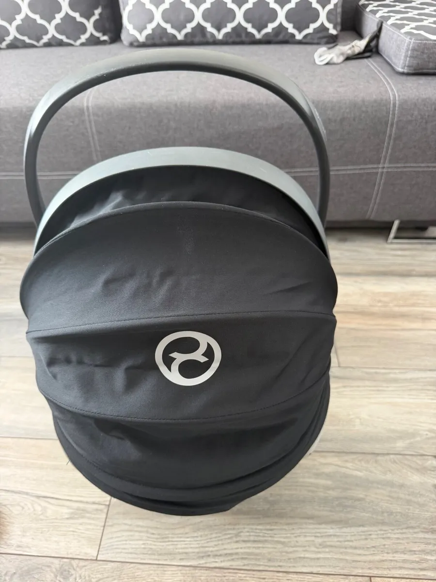 Cybex car seat - Image 1