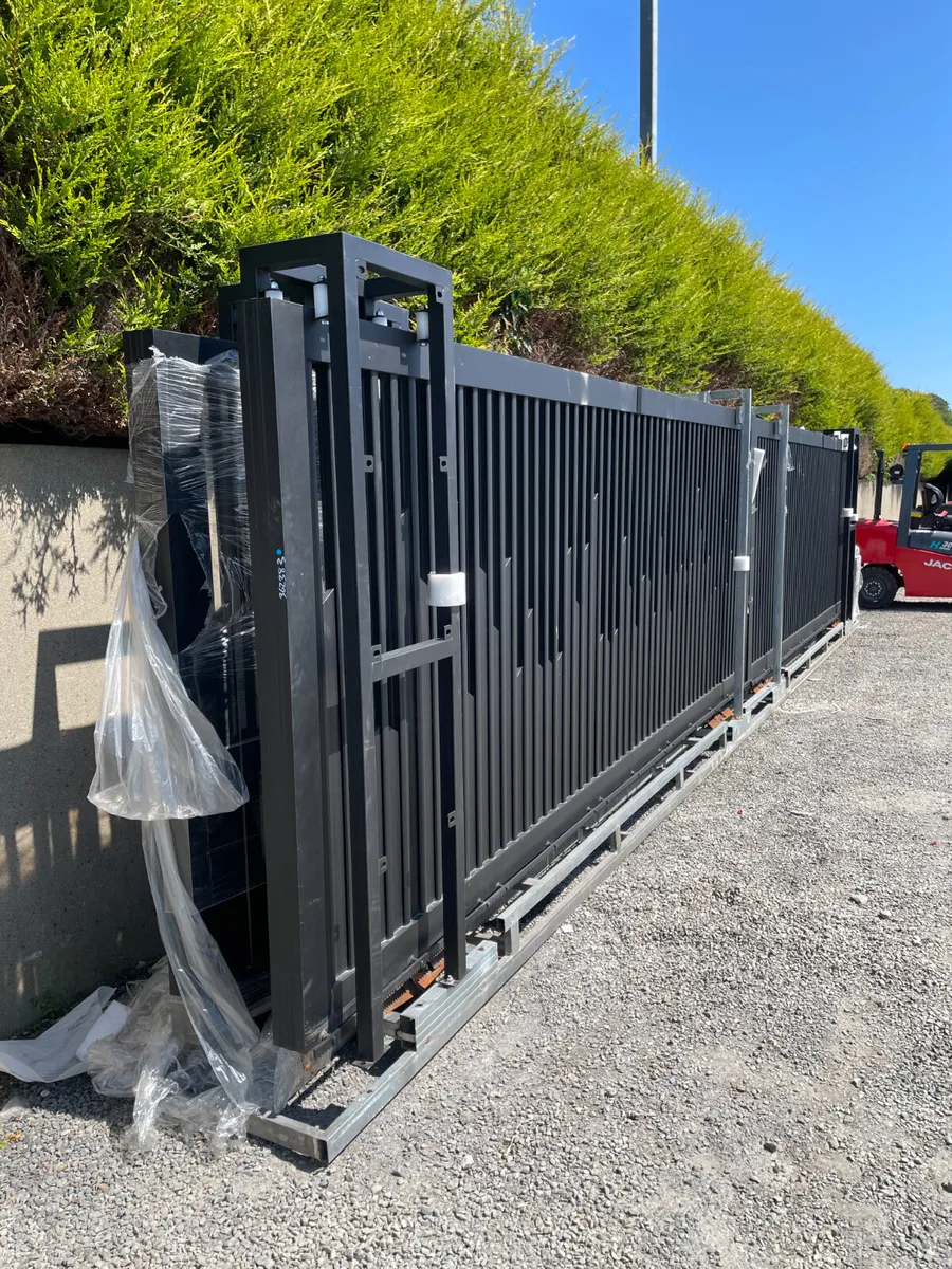 New 32ft Electric Sliding Gate **Online Auction** - Image 3