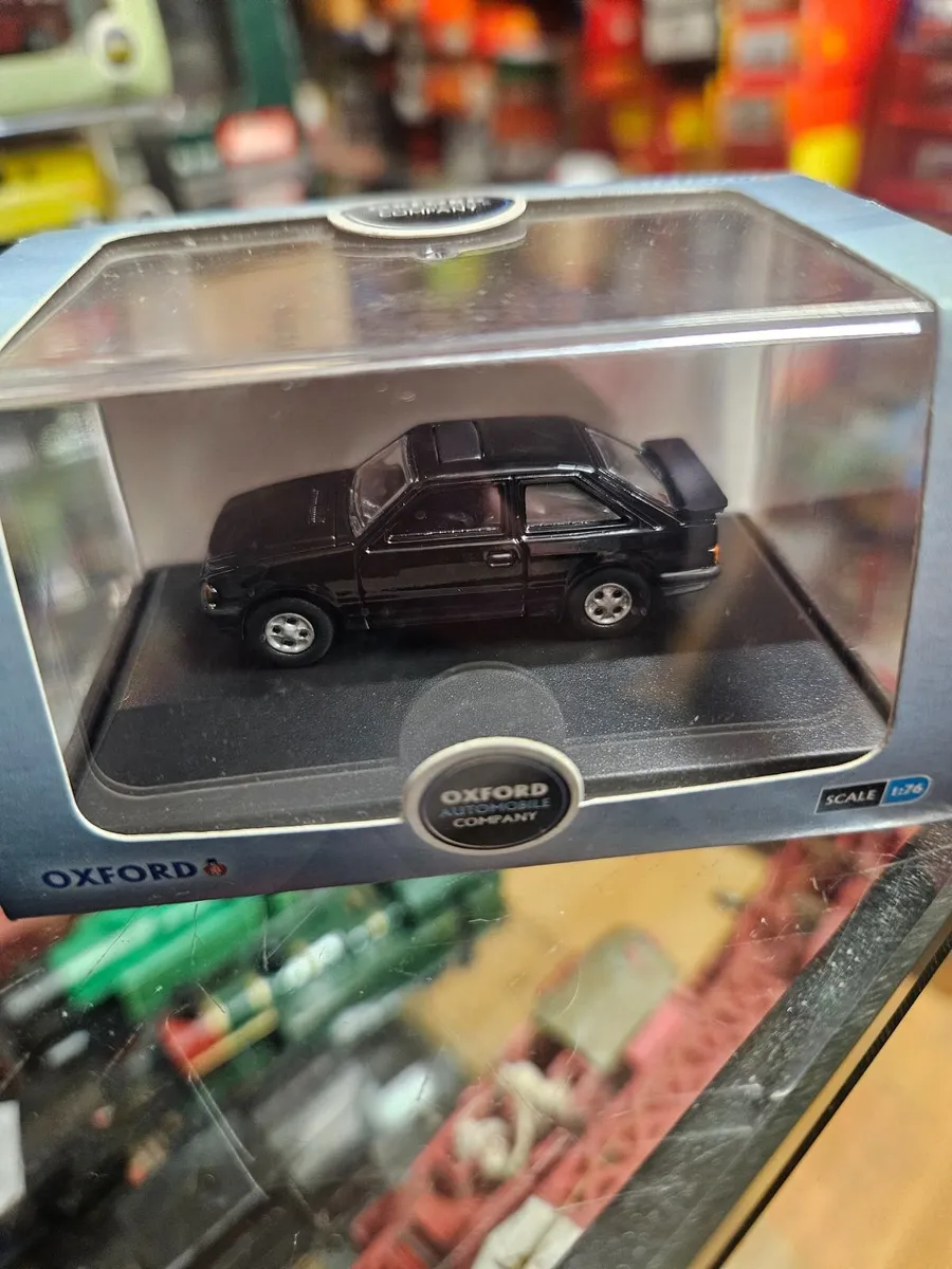 Corgi Oxford Ford Escort XR3i - Image 2