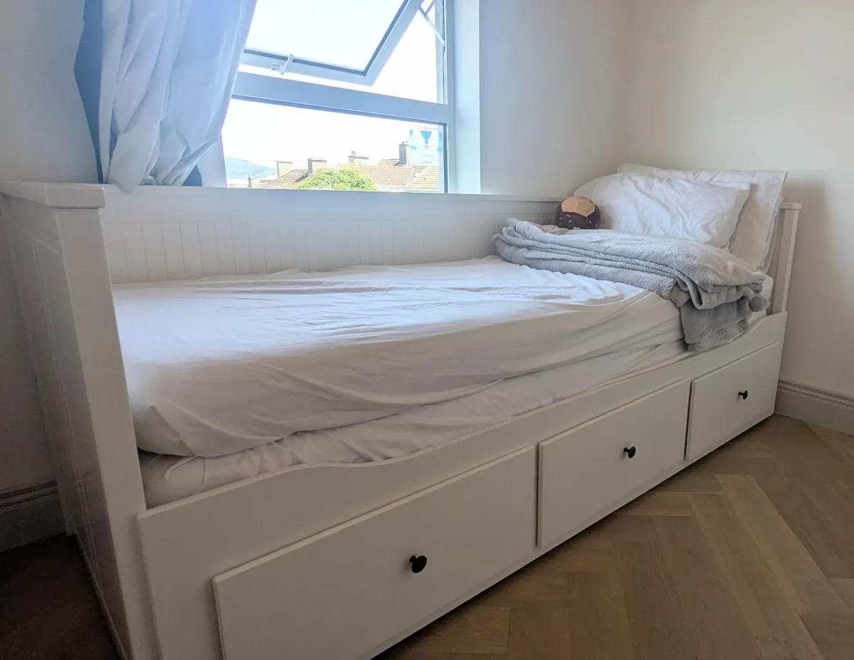 Ikea Hemnes day bed