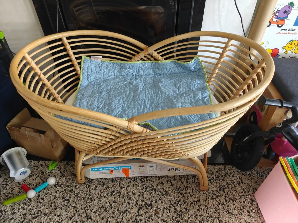 Moses basket / large crib - Image 1