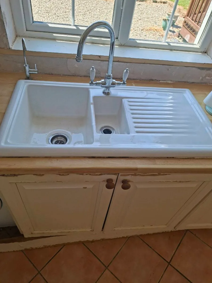 Sink and tap - Image 1