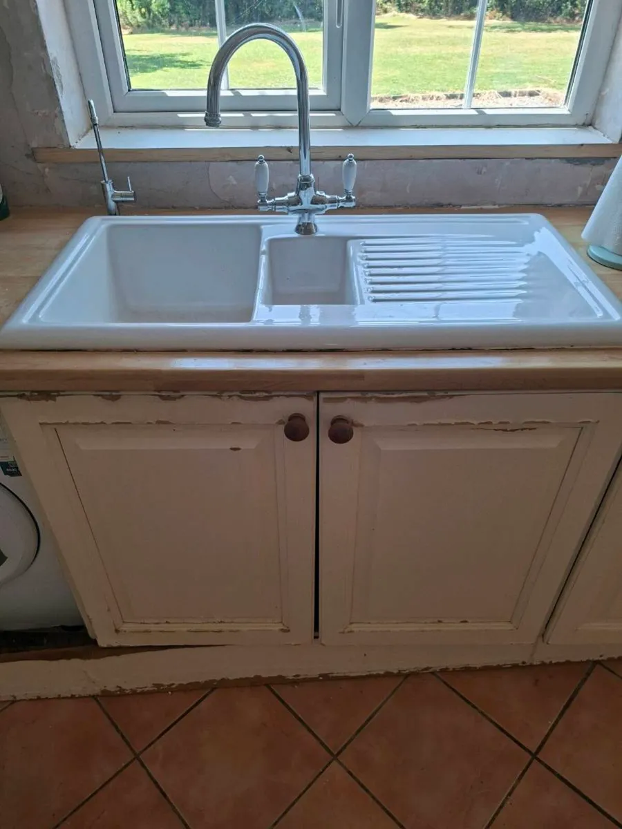 Sink and tap - Image 2