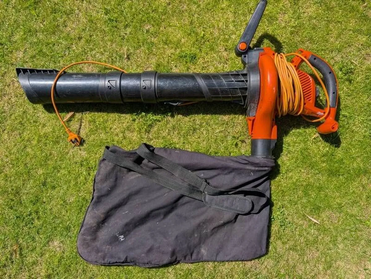 Black & Decker GW3050 Vacuum, Blower & Mulcher (with attachments) - Image 3