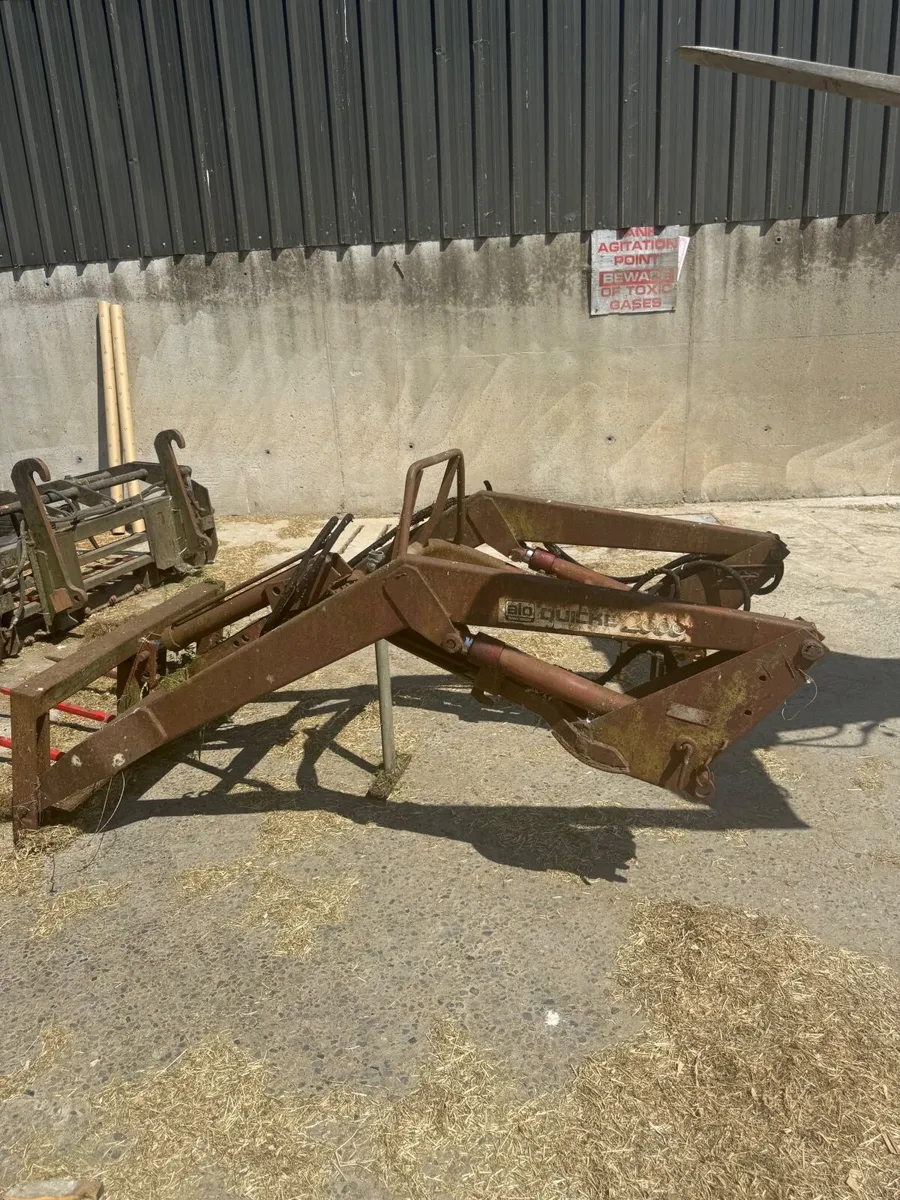 Quicke 2000 Loader - Image 1