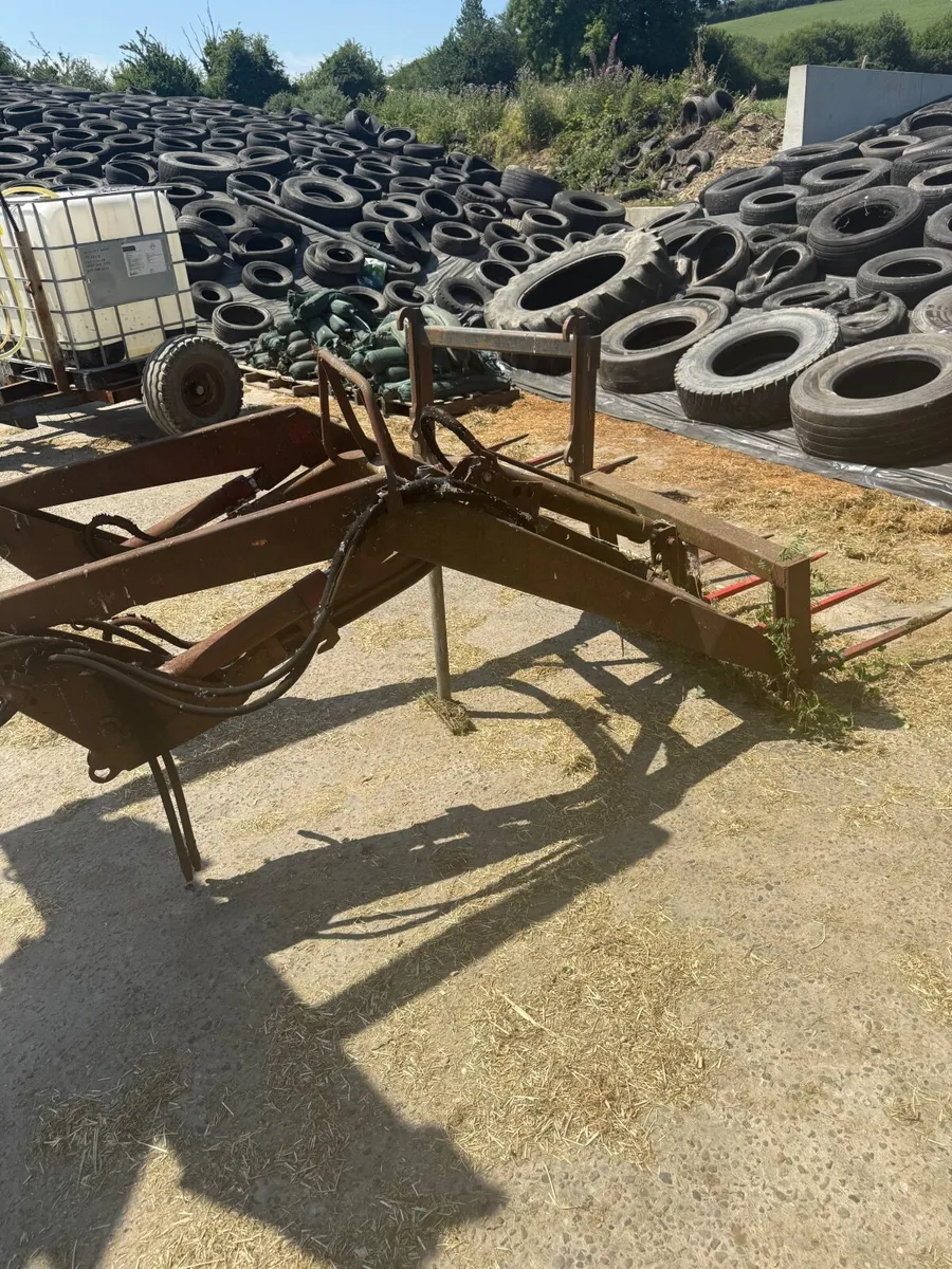 Quicke 2000 Loader - Image 3