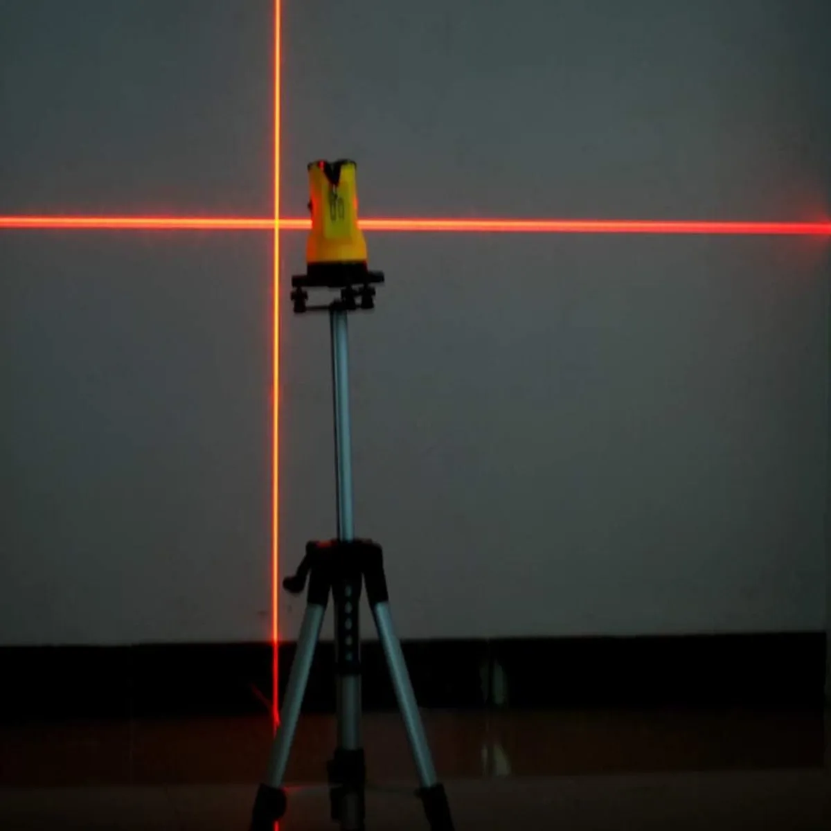 Rotary Laser Level 360° with Tripod Stand and Case - Image 3
