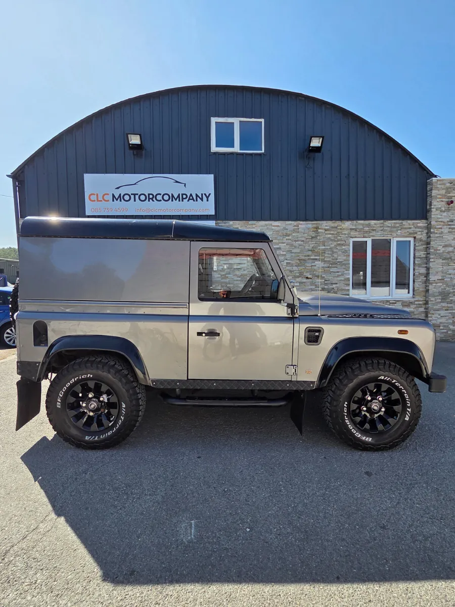 Land Rover Defender 2011 - Image 2