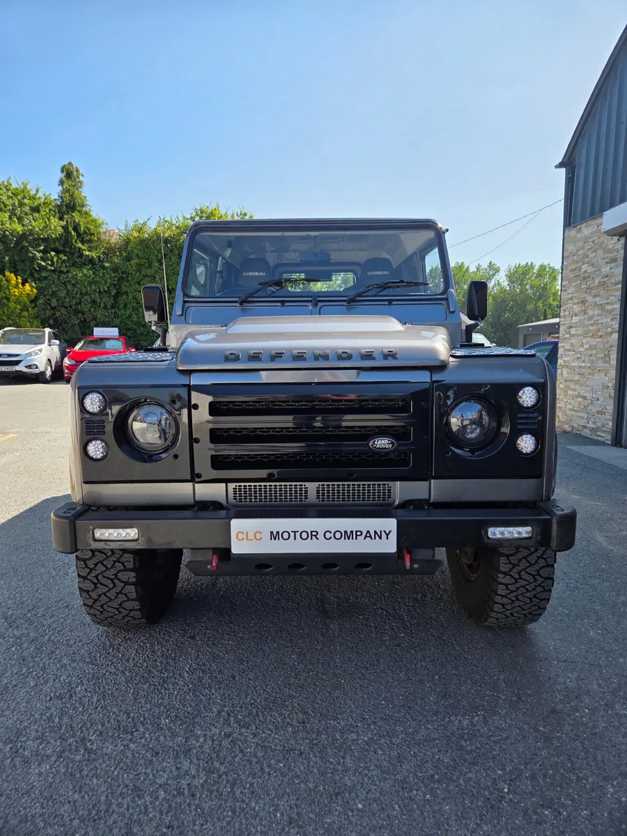 Land Rover Defender 2011 - Image 4