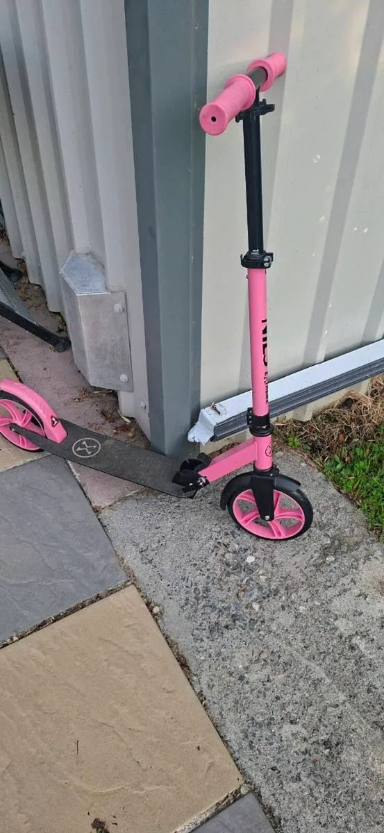 Nils pink Scooter 6-9 years - Image 1