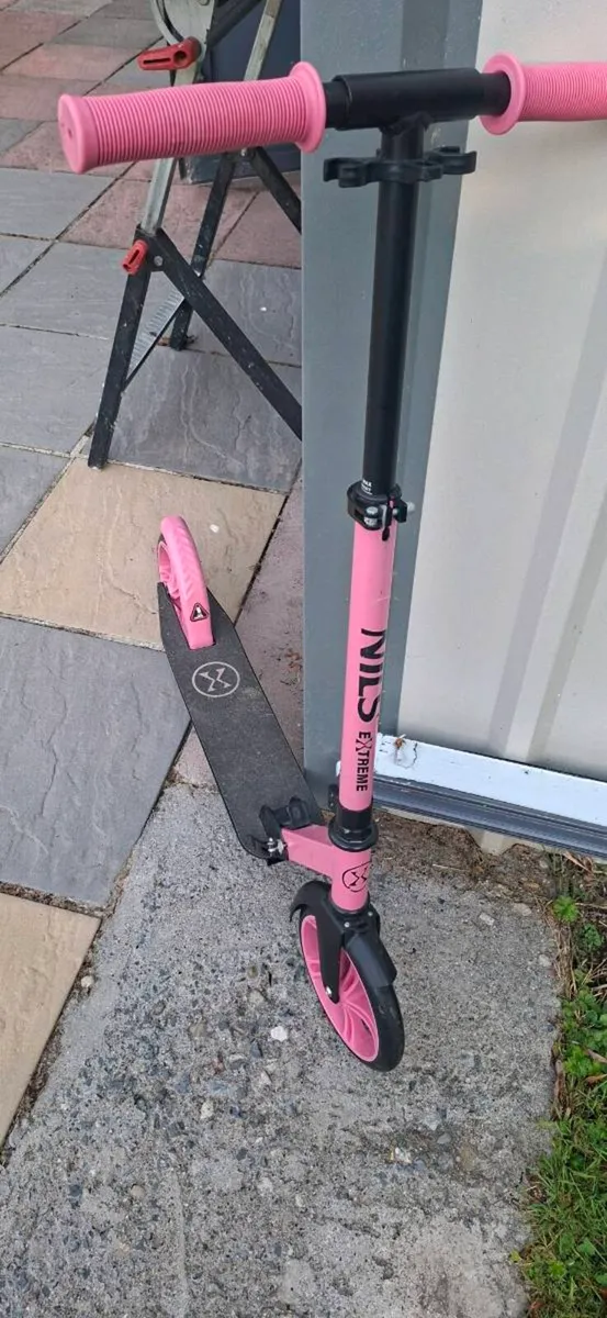 Nils pink Scooter 6-9 years - Image 2
