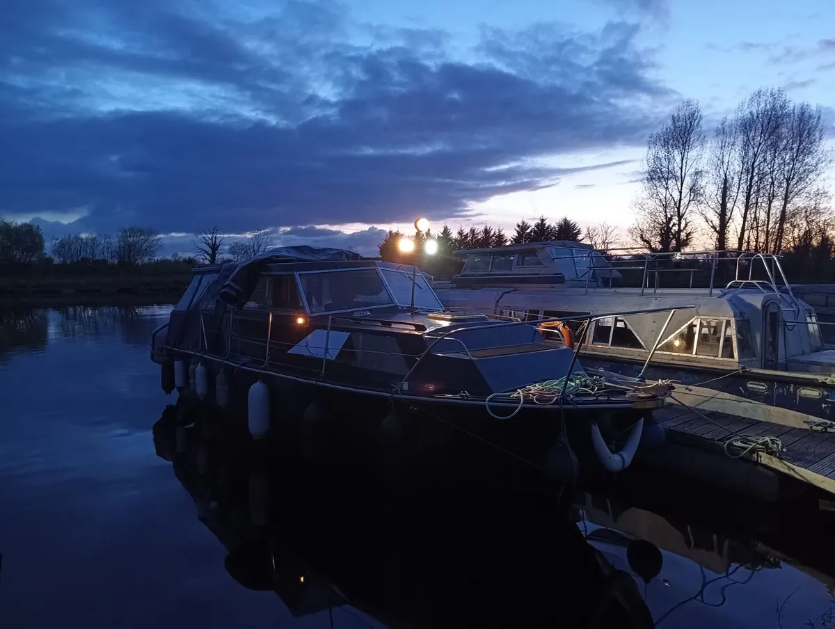 Boat cruiser Princess 28 ft - Image 3