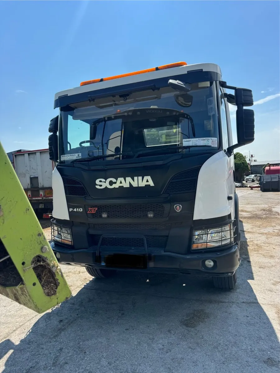 Scania 8 wheel hook lift loader - Image 2