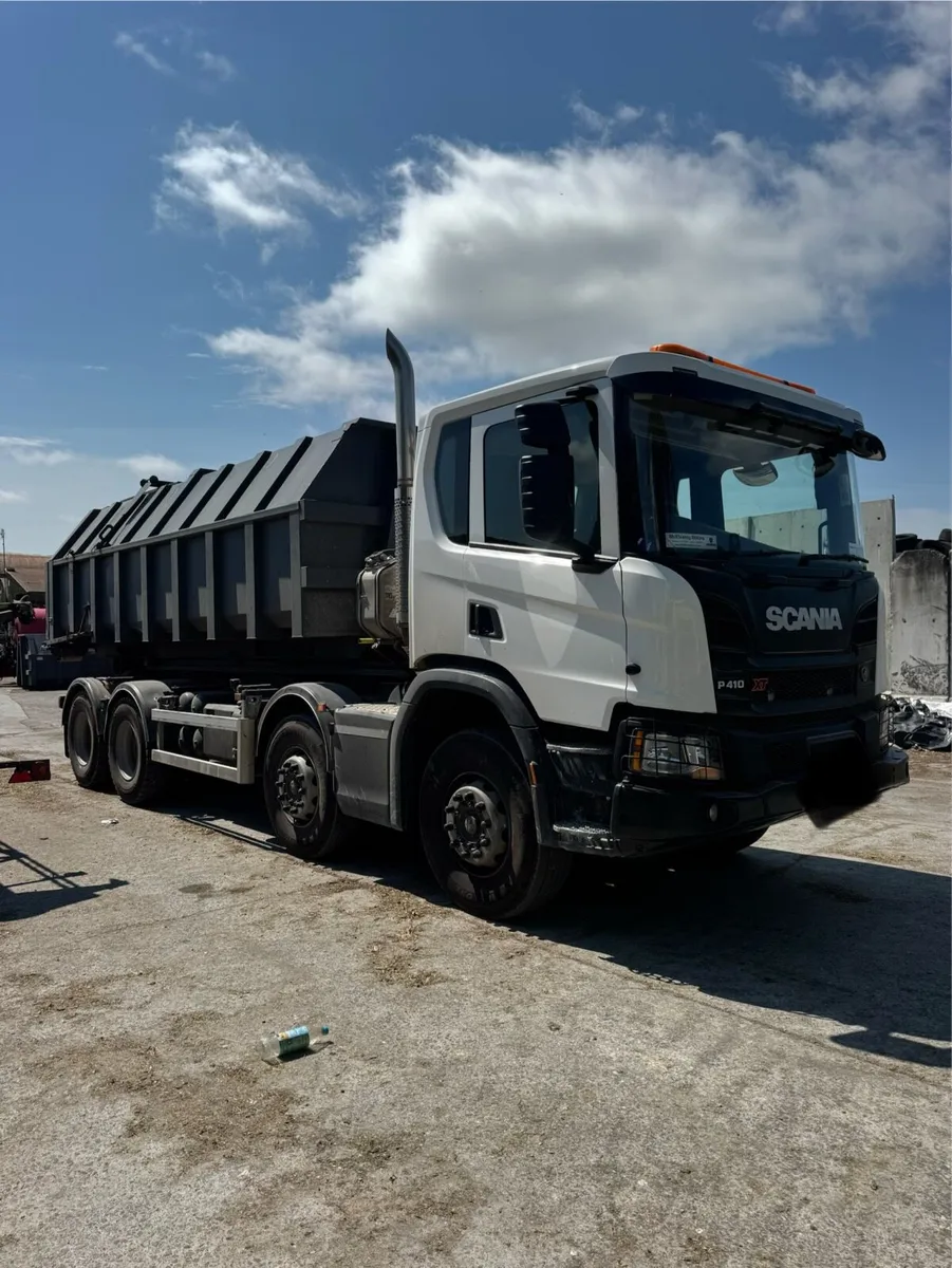 Scania 8 wheel hook lift loader - Image 3