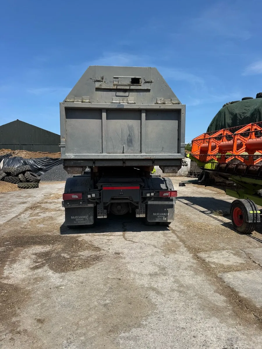 Scania 8 wheel hook lift loader - Image 1