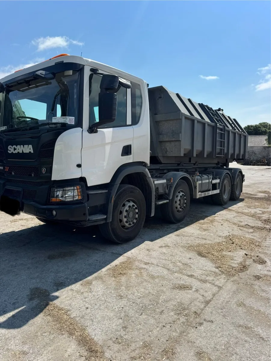 Scania 8 wheel hook lift loader - Image 4