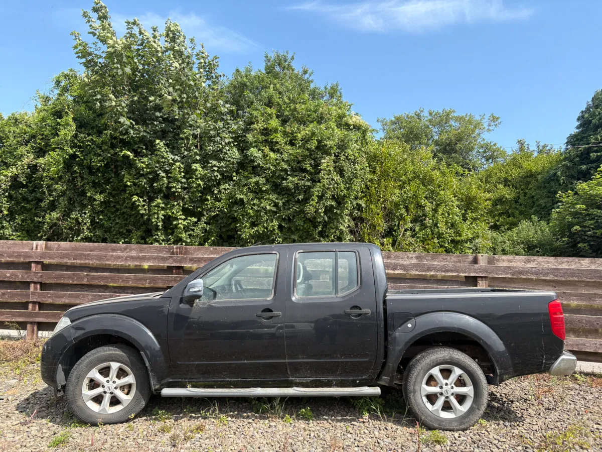 2015 Nissan Navara Crew Cab - Image 3