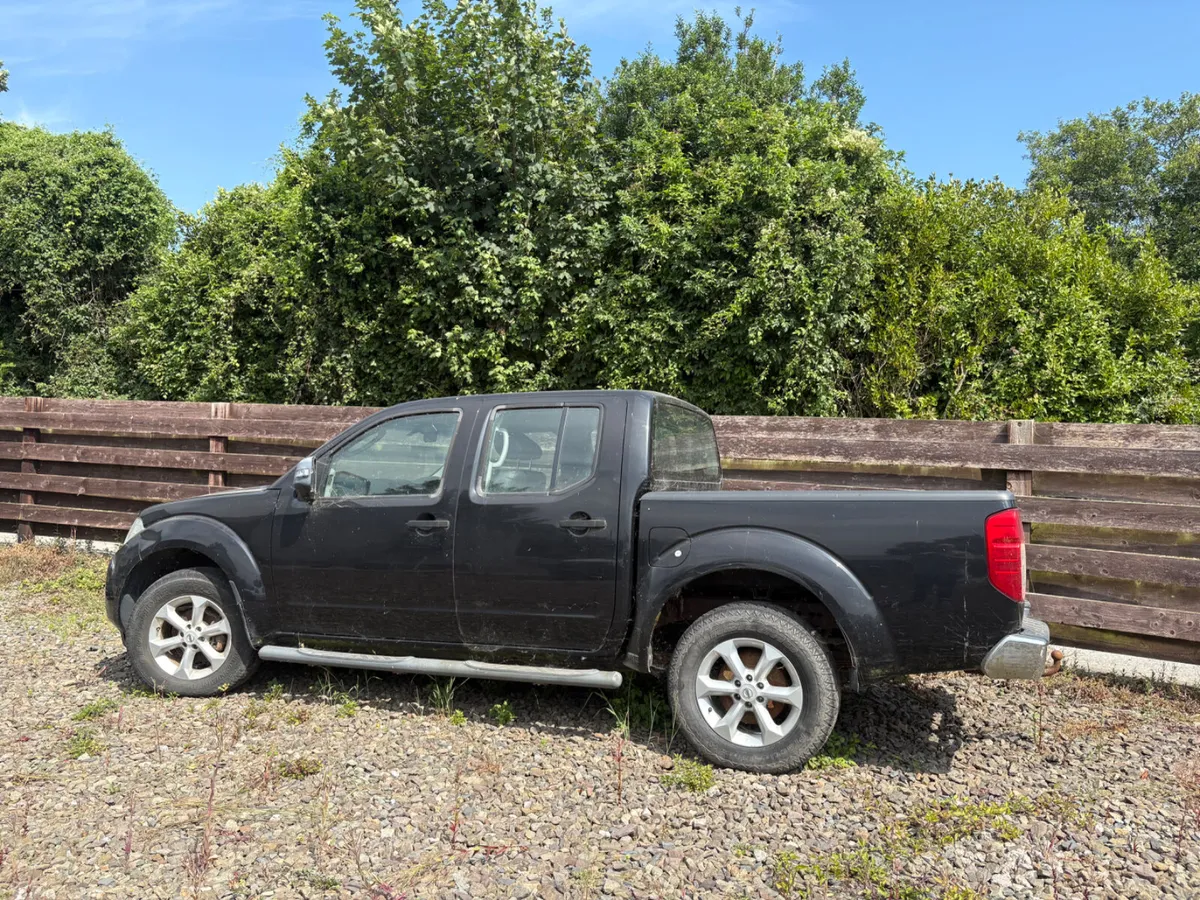 2015 Nissan Navara Crew Cab - Image 4
