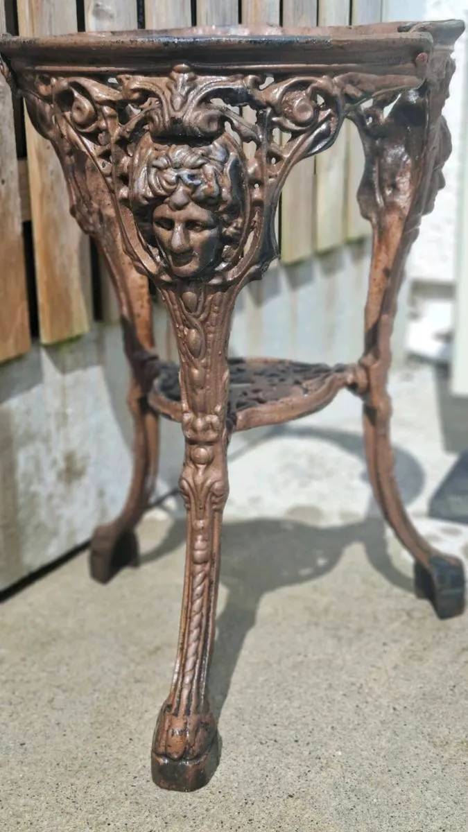 Vintage English cast iron pub table - Image 4