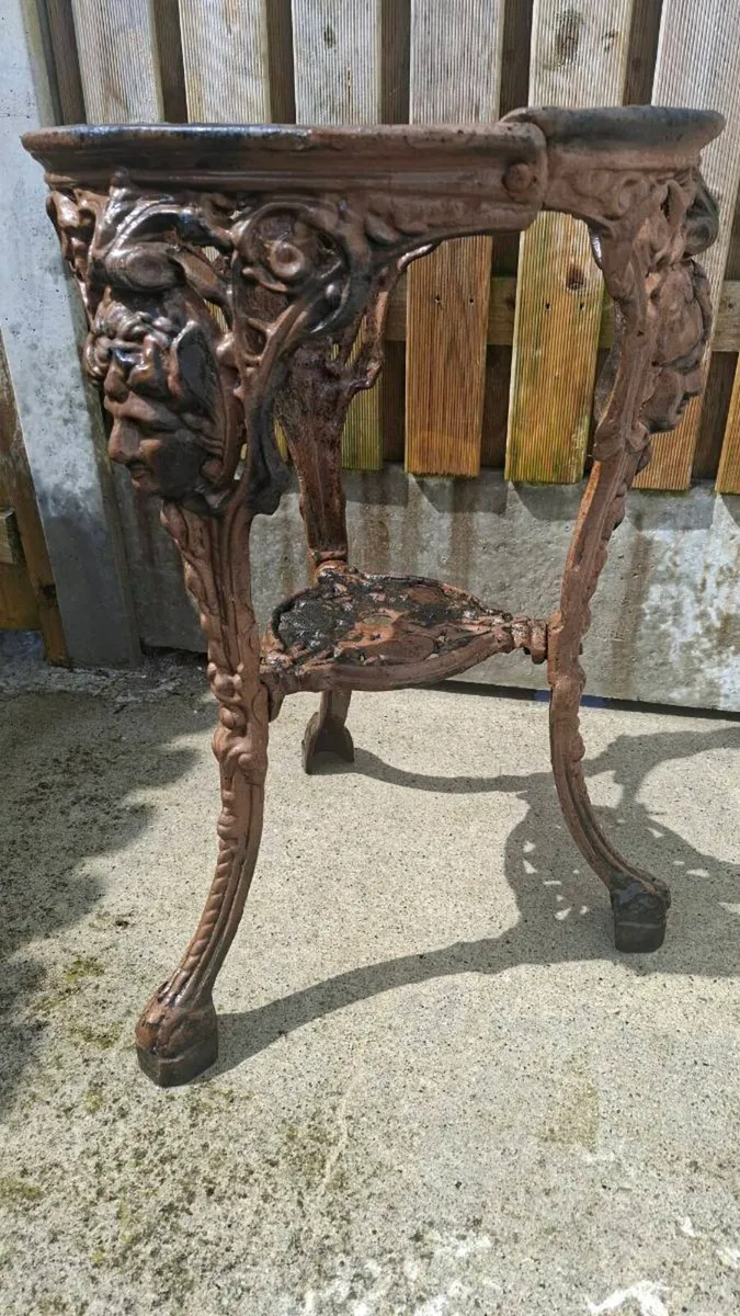 Vintage English cast iron pub table - Image 1