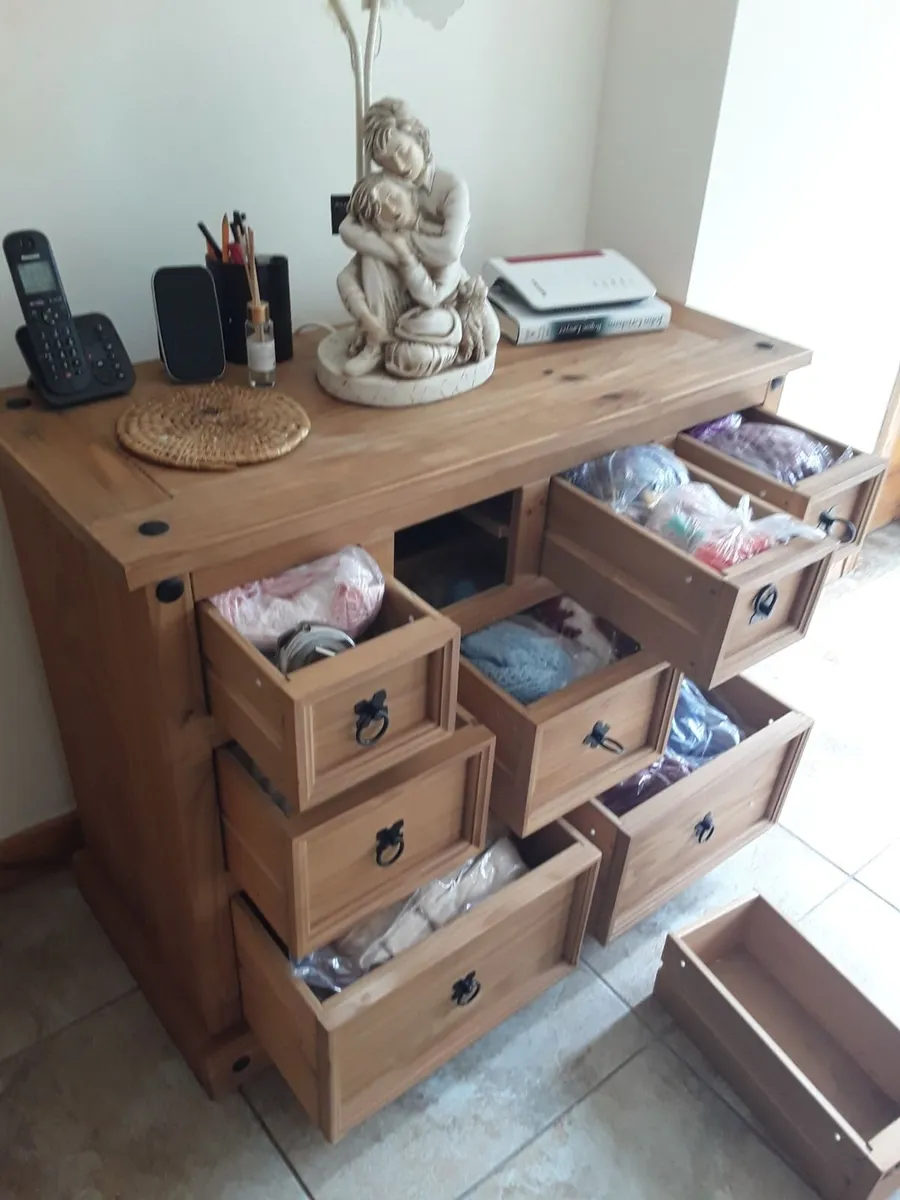 Has new 9 draw Corona Chester drawers - Image 4