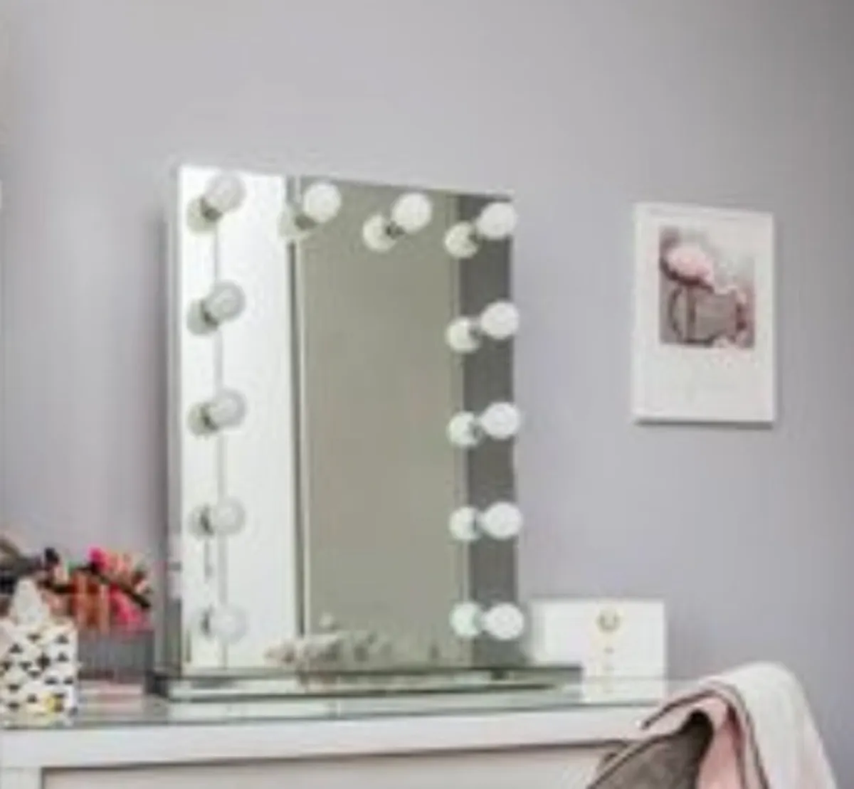 Hollywood mirror