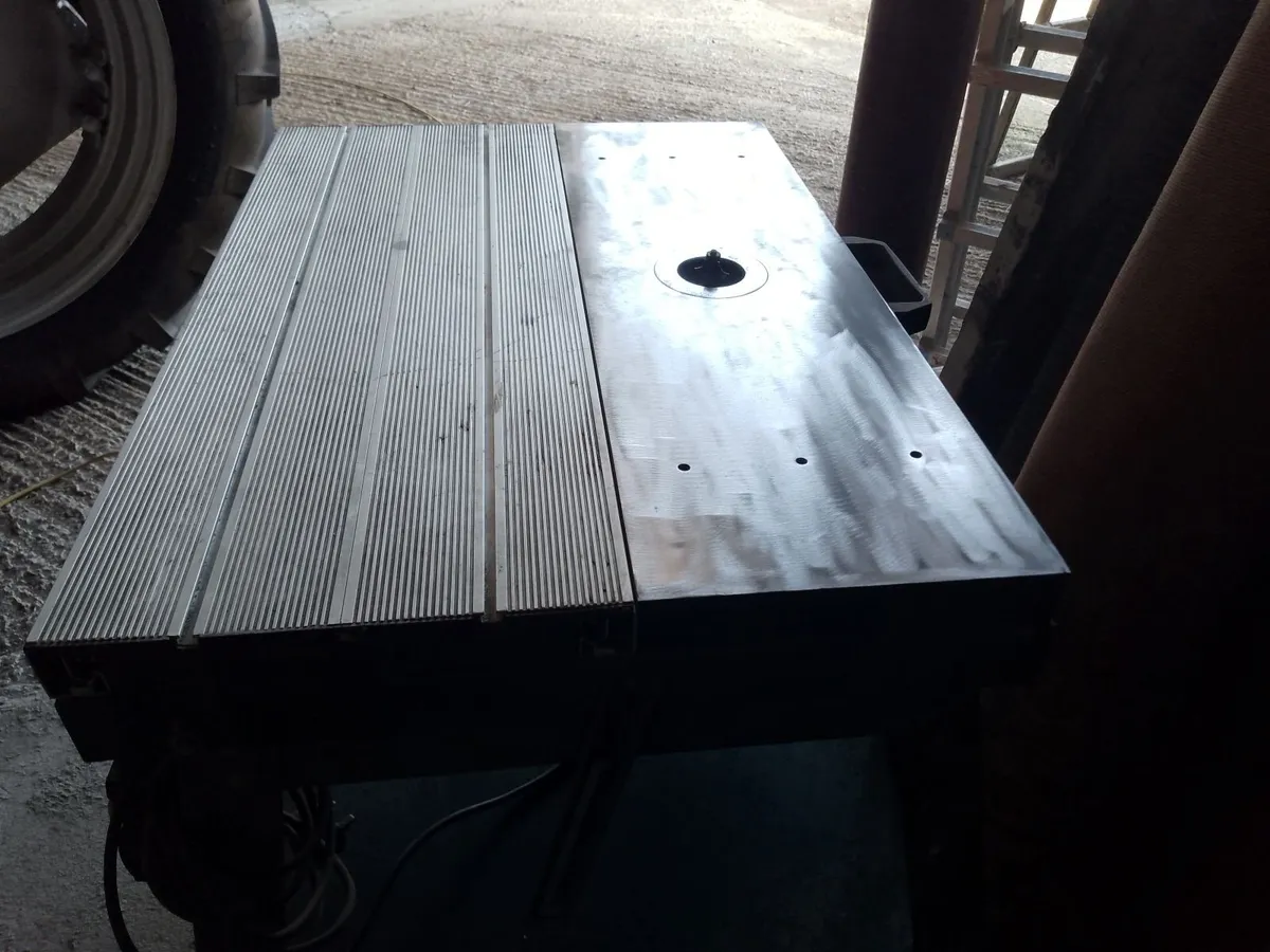 Router table with makita router recrd table - Image 4