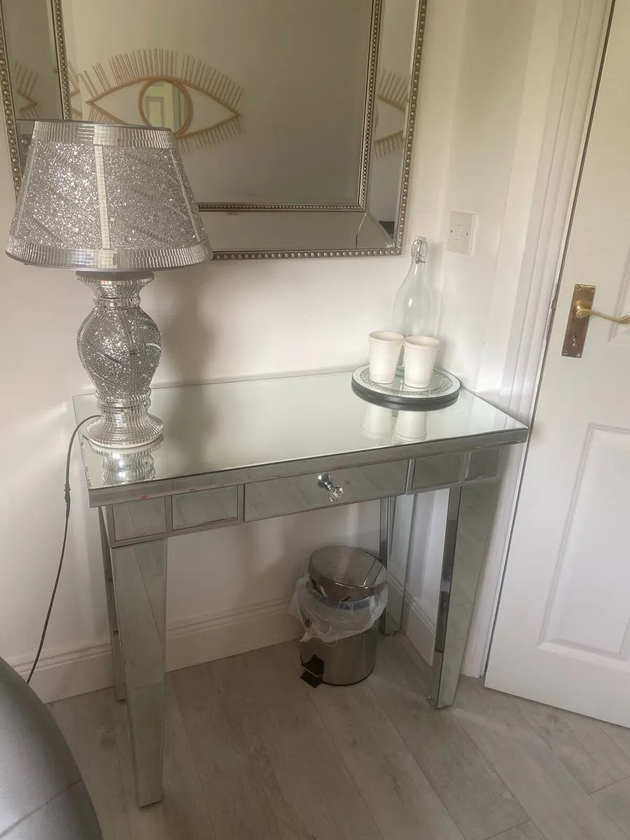 Mirrored side table - Image 1