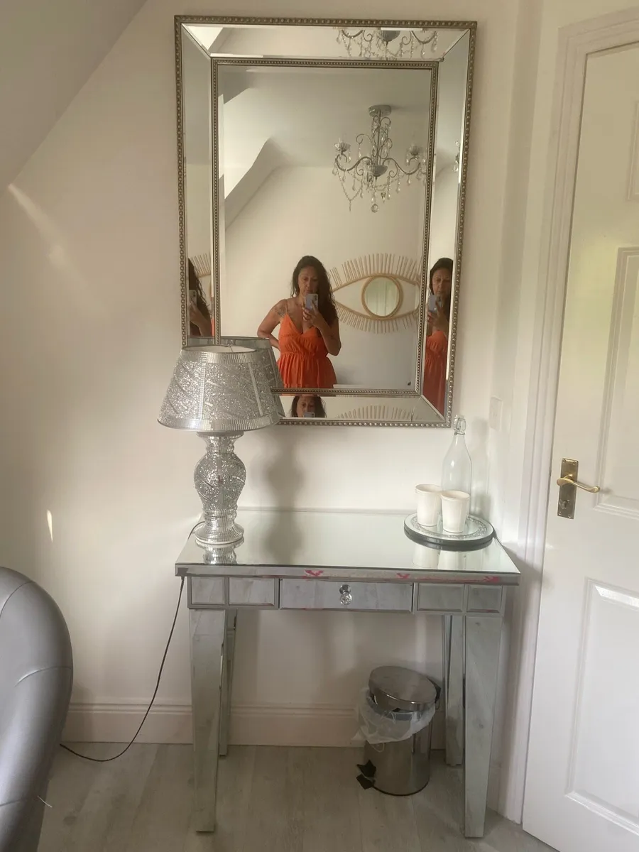 Mirrored side table - Image 2