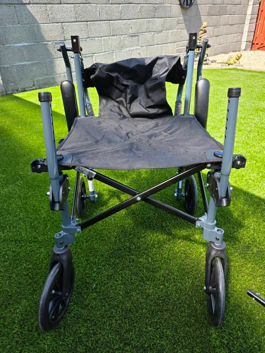 Foldable wheelchair - Image 3