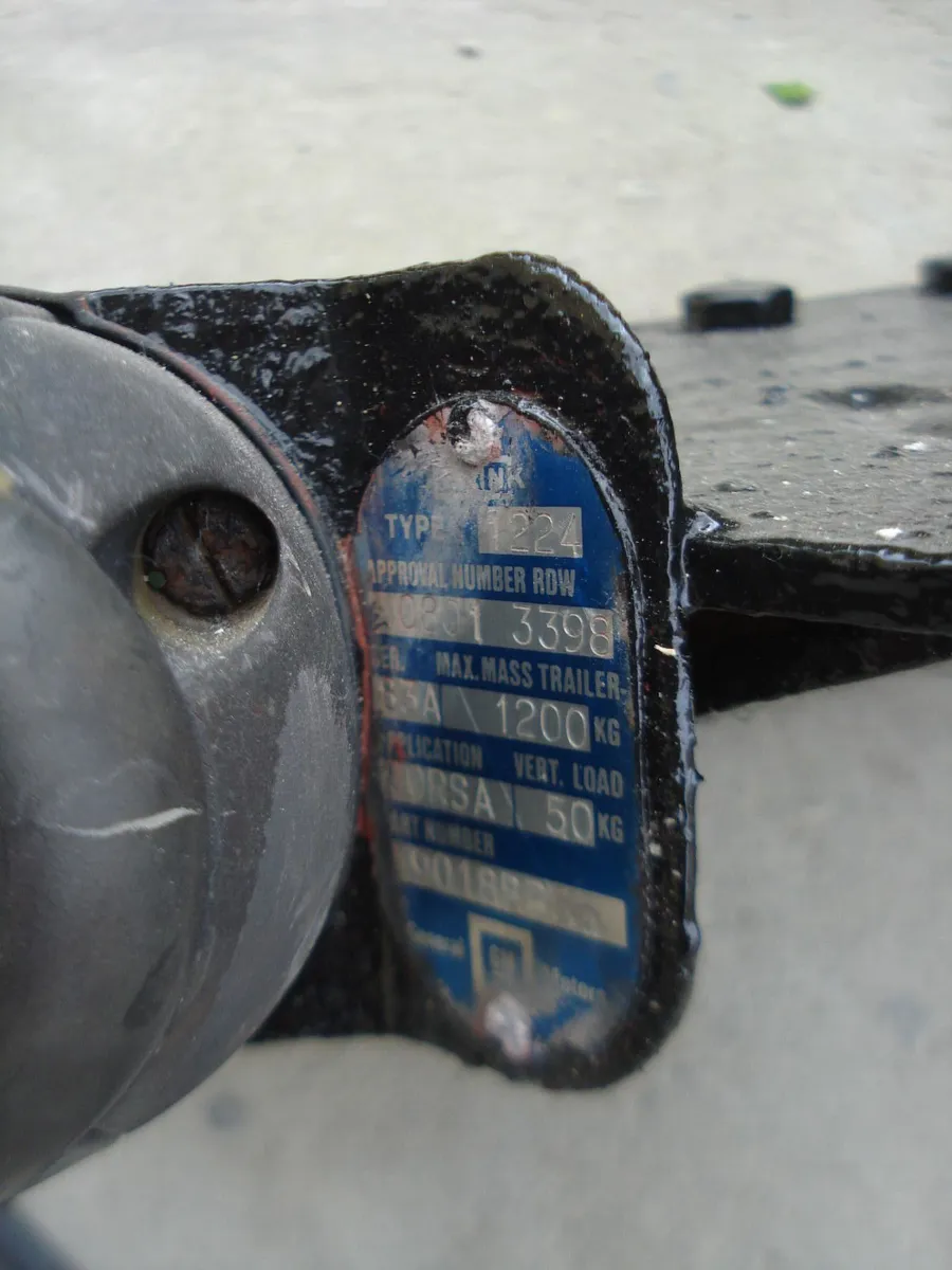 ORIGINAL 1980s GM OPEL CORSA/NOVA TOW BAR. - Image 4