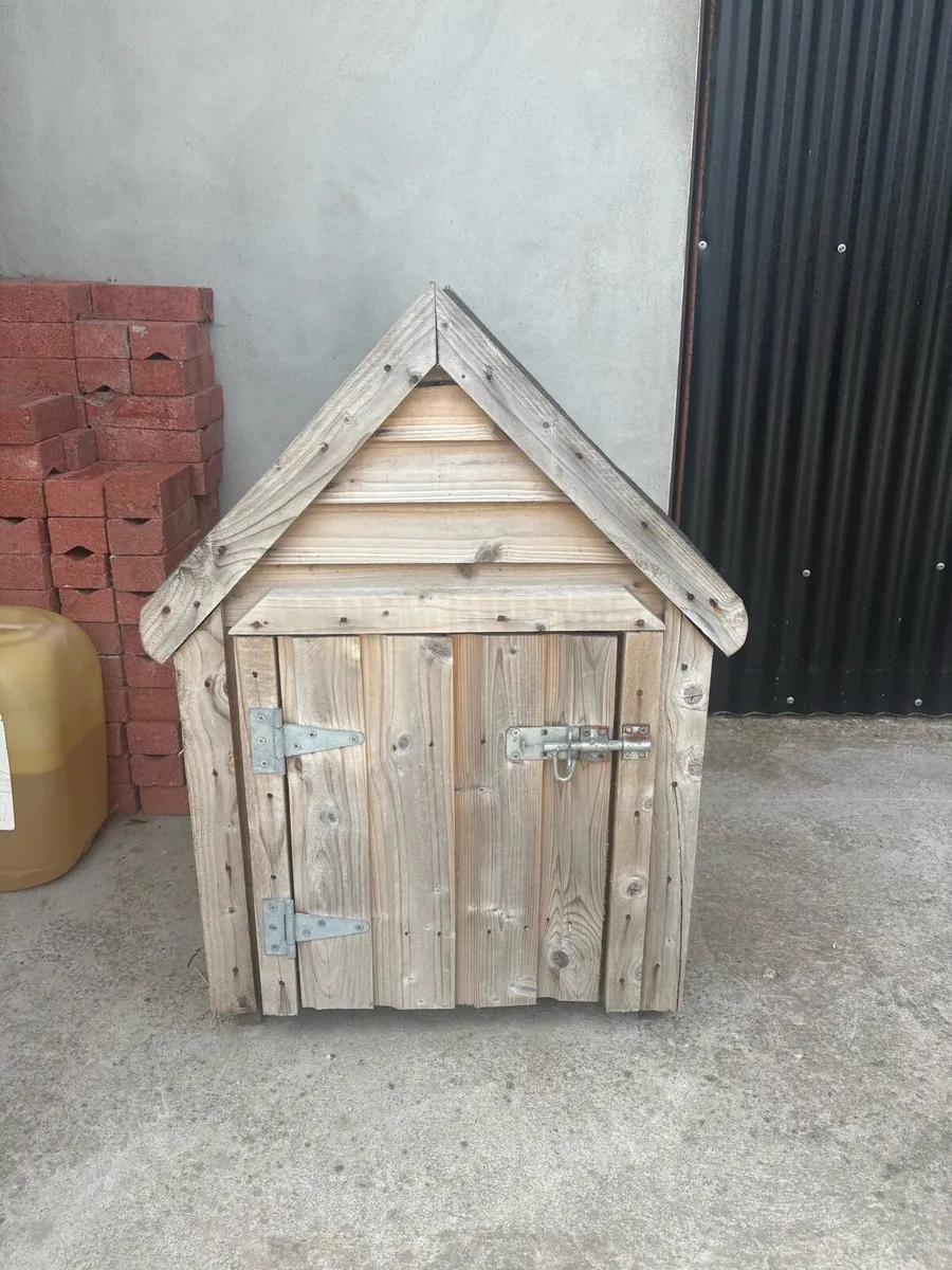 Dog house - Image 1