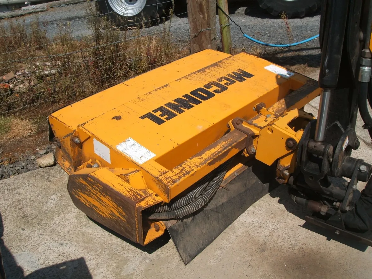 2019 McConnel 6570T hedge cutter - Image 2
