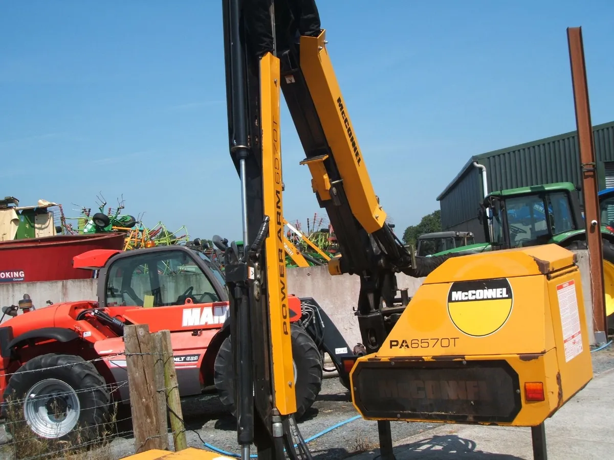 2019 McConnel 6570T hedge cutter - Image 1