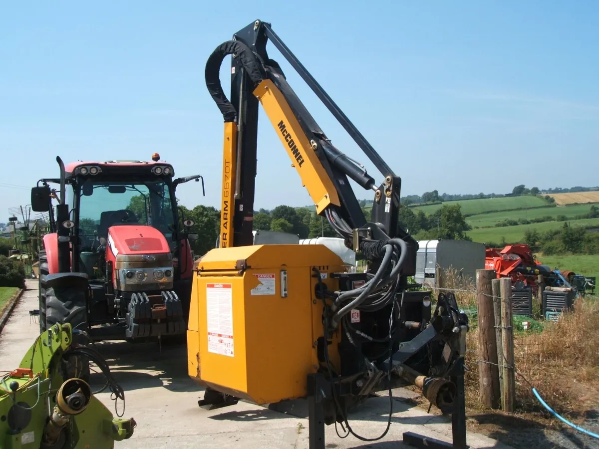 2019 McConnel 6570T hedge cutter - Image 3