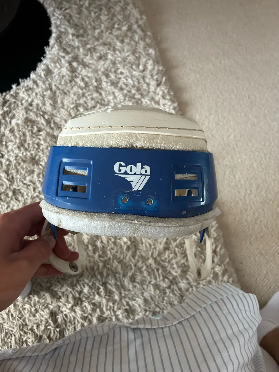 Gola helmet with oldstyle top - Image 1