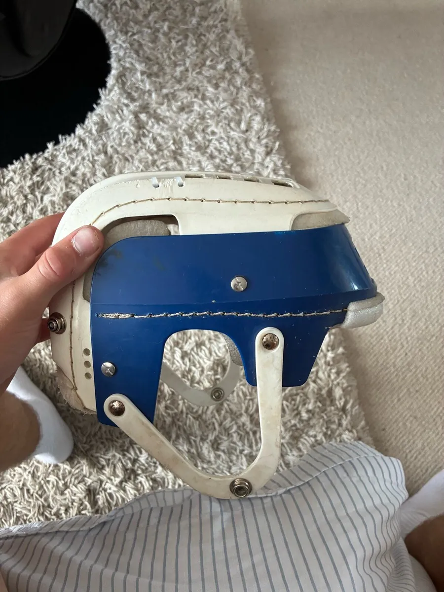 Gola helmet with oldstyle top - Image 2