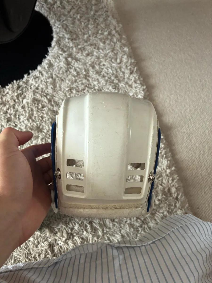 Gola helmet with oldstyle top - Image 3