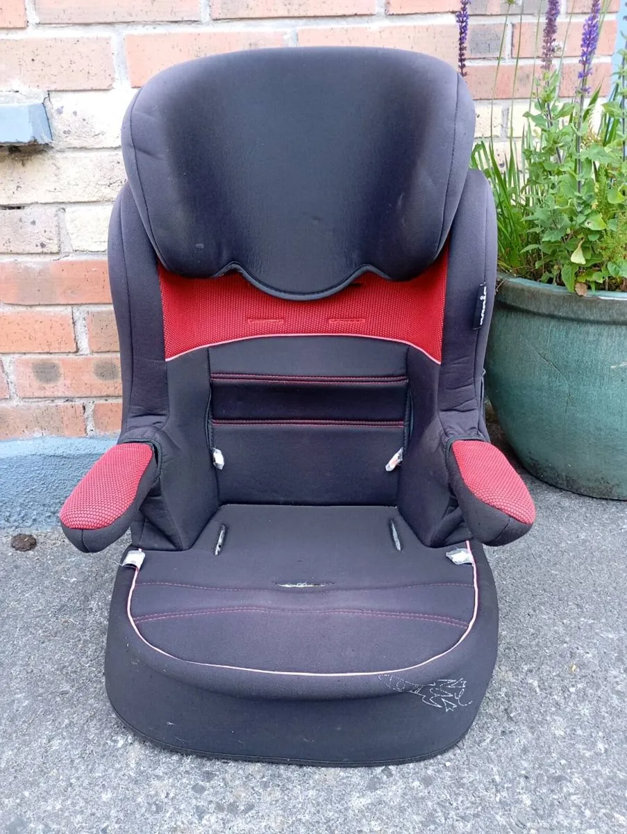 High back booster seat - Image 1