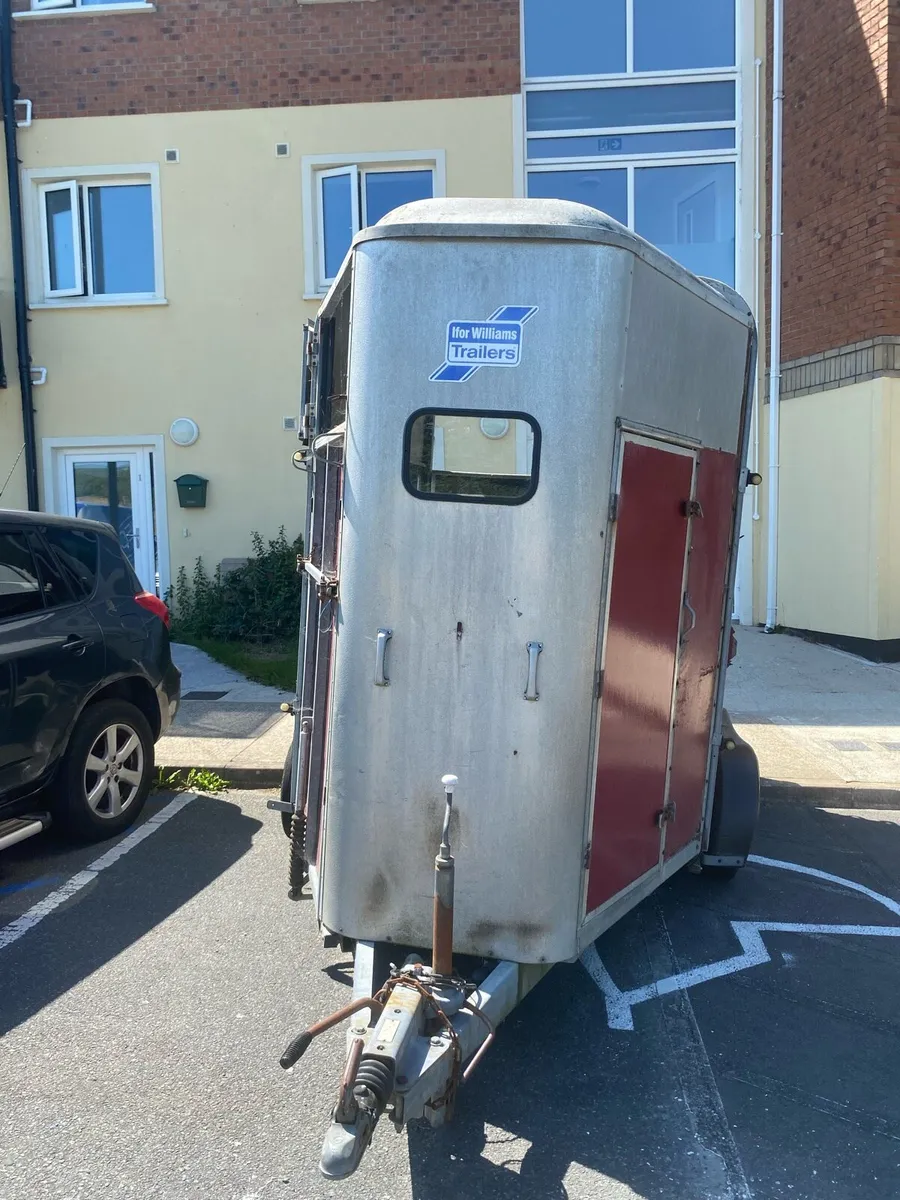 Ivor Williams horsebox - Image 1