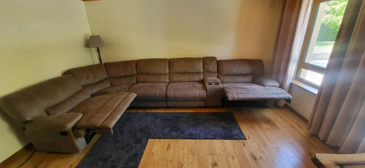 CORNER SOFA EXCELLENT  LIKE NEW - Image 2