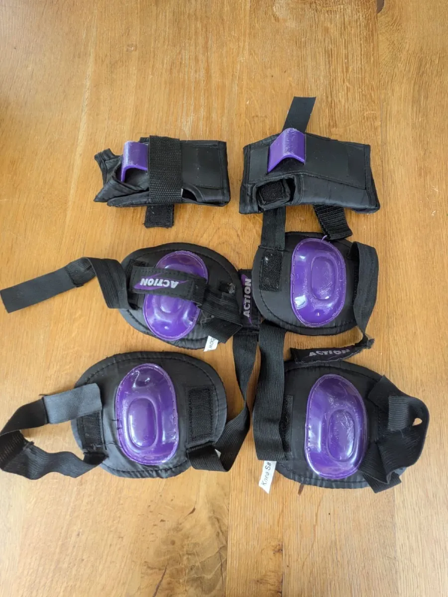 SFR Nebula adjustable Roller skates & safety pads - Image 2