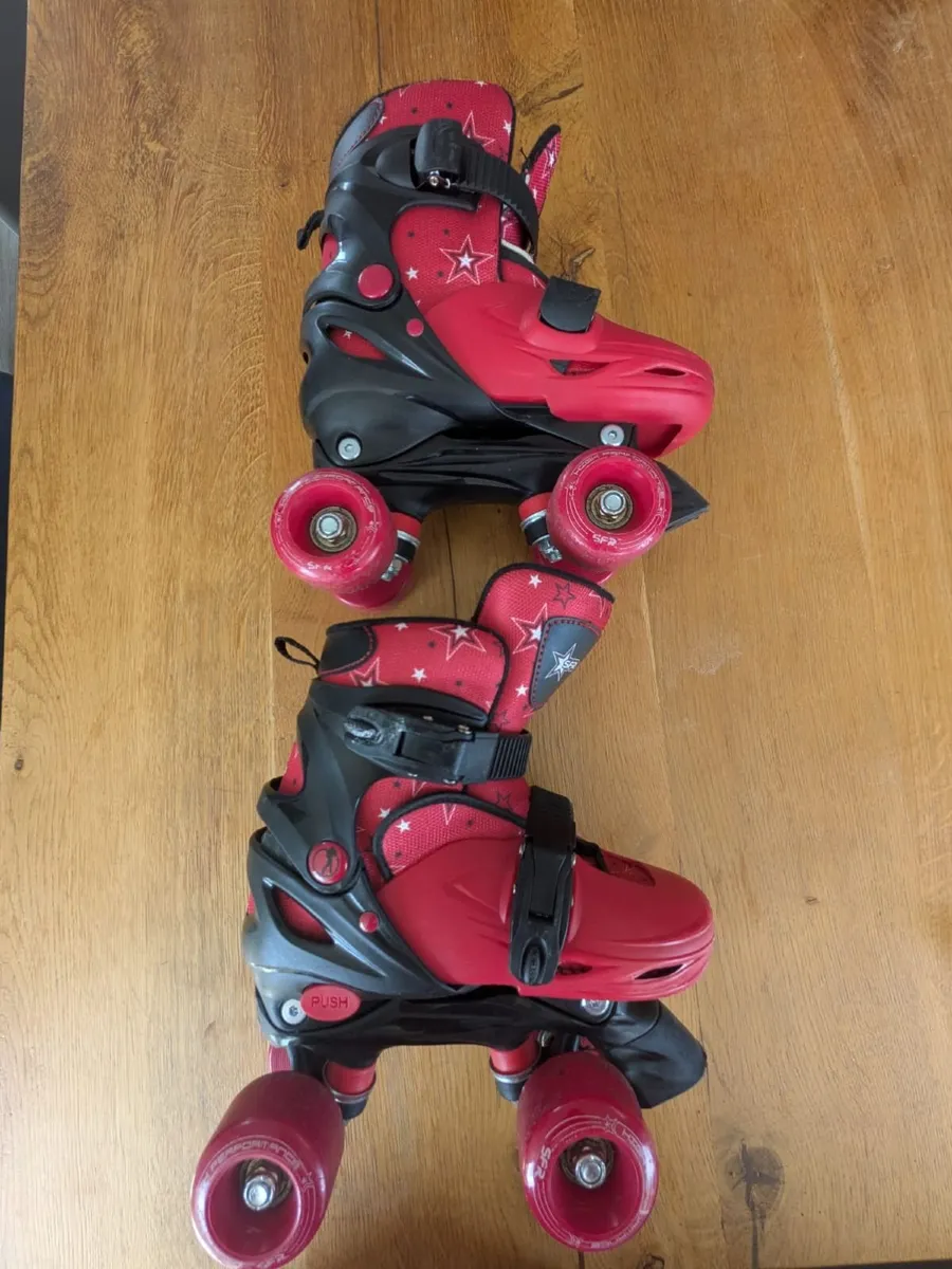 SFR Nebula adjustable Roller skates & safety pads - Image 3