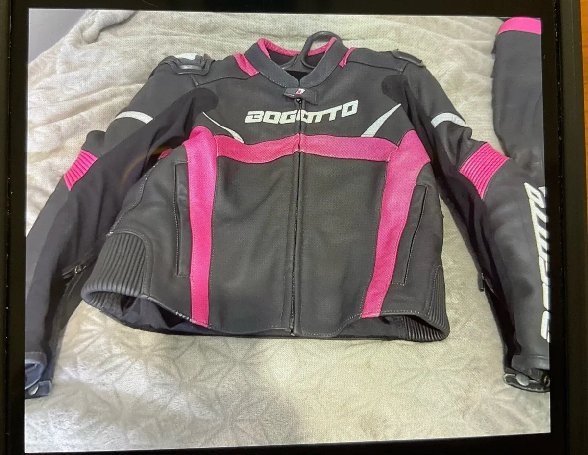 Ladies motorcycle leather suit - Image 1